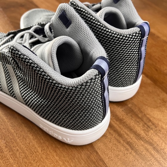 ADIDAS VERITAS MID Trainers Sneakers B24558 LIGHT ONIX MEN Size: 7 Gray Black - Picture 3 of 5